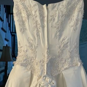 NWOT Never Worn Wedding/Debutante Gown